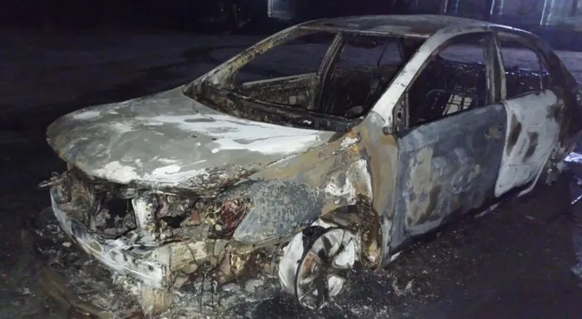 আওয়ামী লীগ নেতার গাড়ি পুড়িয়ে দিল দুর্বৃত্তরা